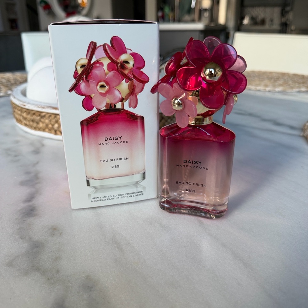 Marc Jacobs Daisy Eau So Fresh Pink Floral Perfume “never been used